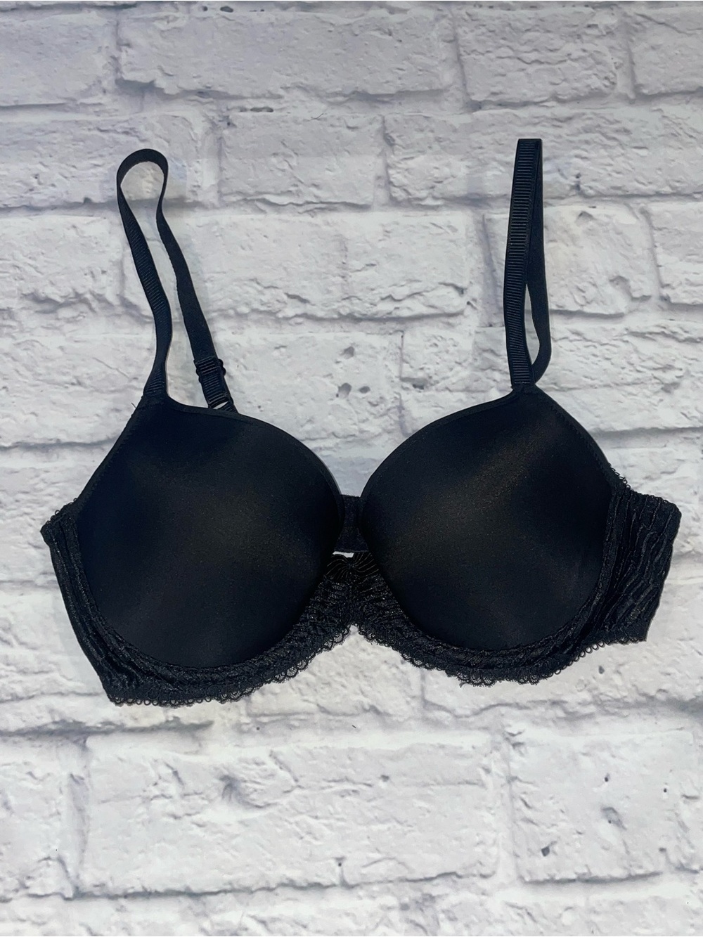 Wacoal La Femme Underwire T-Shirt Bra Black. 32C